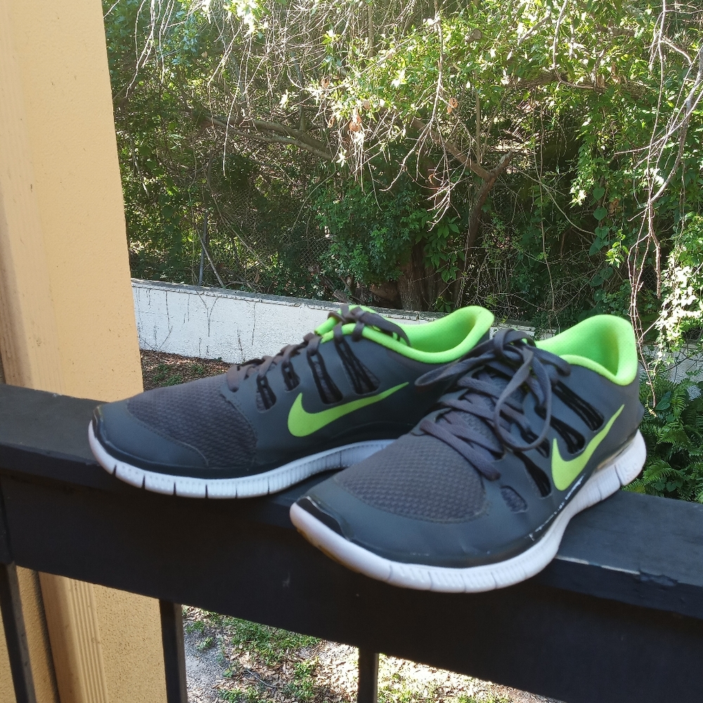 Nike Free 5.0 Men US 8.5 Gray & Green